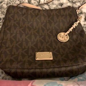 Michael Kors New Signature Jet Set Signature Crossbody Messenger Bag